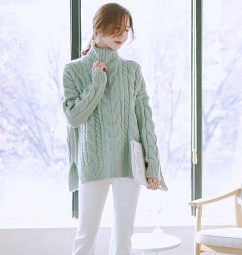 高领套头百搭毛衣的多种搭配:打造秋日温暖如初 高领套头百搭毛衣的多种搭配:打造秋日温暖如初