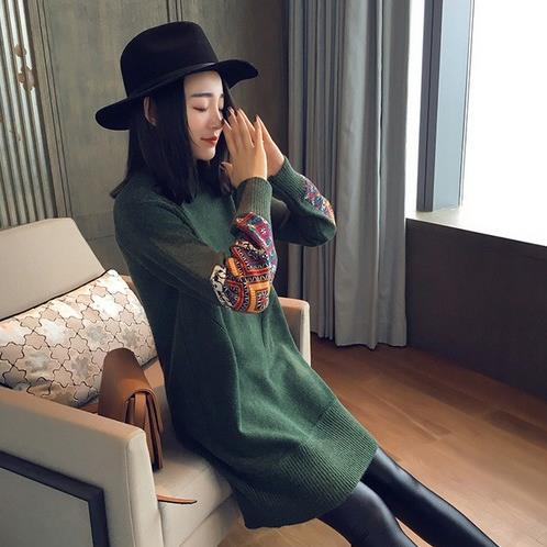 高领套头百搭毛衣的多种搭配：打造秋日温暖如初