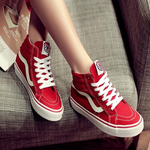 高帮系带帆布鞋的多种搭配:彰显无比随性的feel 高帮系带帆布鞋的多种搭配:彰显无比随性的feel