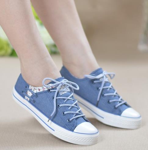 高帮系带帆布鞋的多种搭配:彰显无比随性的feel 高帮系带帆布鞋的多种搭配:彰显无比随性的feel