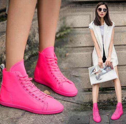 高帮系带帆布鞋的多种搭配：彰显无比随性的feel