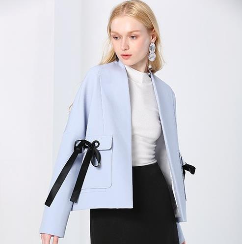 背心裙搭配糖果色牛仔短外套:打造温婉俏皮少女心 背心裙搭配糖果色牛仔短外套:打造温婉俏皮少女心