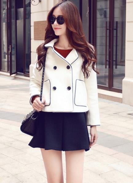 百褶短裙搭配双排扣呢子外套:简约不简单(图) 百褶短裙搭配双排扣呢子外套:简约不简单(图)