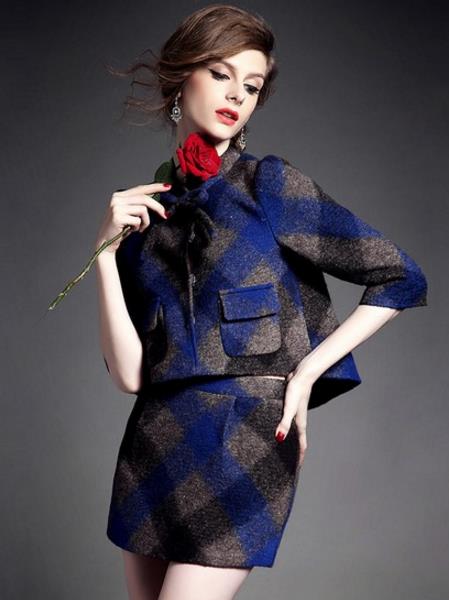 百褶短裙搭配双排扣呢子外套：简约不简单（图）