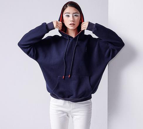 小脚裤搭配荷叶边撞色卫衣：5款卫衣彰显时尚甜美风