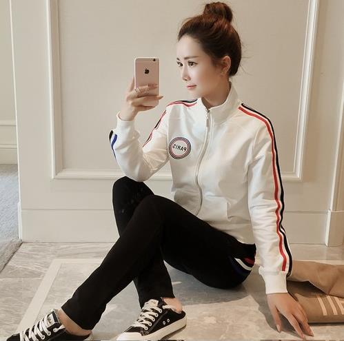 明星款高领刺绣卫衣两件套：5款彰显秋日时尚活力