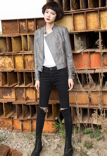 小脚裤搭配修身立领短款水洗皮皮衣：酷劲十足（图）