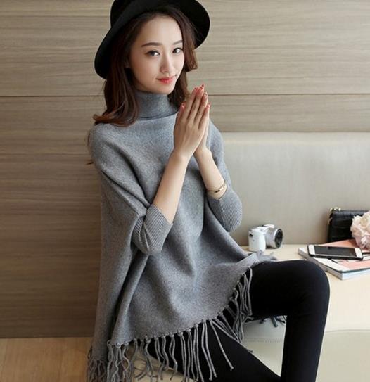 格子半身裙搭配宽松针织外套：彰显优雅轻熟小女人