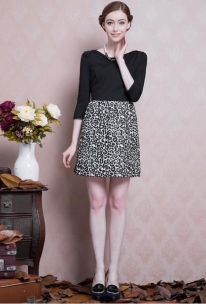 链条包搭配豹纹包臀连衣裙:彰显玲珑婀娜的身姿 链条包搭配豹纹包臀连衣裙:彰显玲珑婀娜的身姿