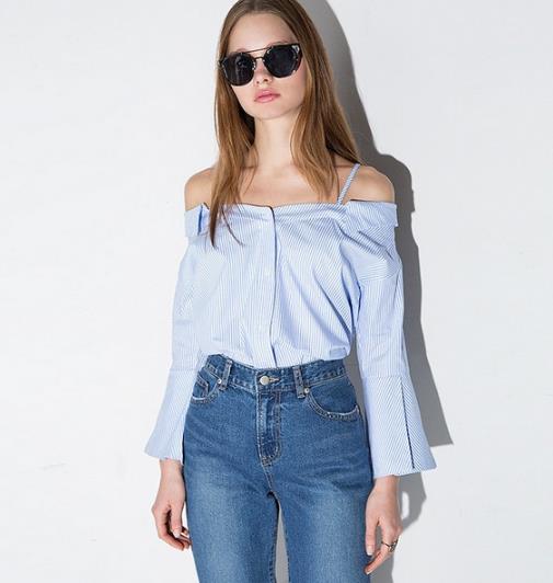 牛仔裤搭配吊带露肩条纹衬衫:简约更时髦(图) 牛仔裤搭配吊带露肩条纹衬衫:简约更时髦(图)