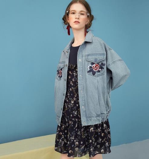 秋款刺绣牛仔外套搭配:5款时尚外套打造秋装潮品 秋款刺绣牛仔外套搭配:5款时尚外套打造秋装潮品
