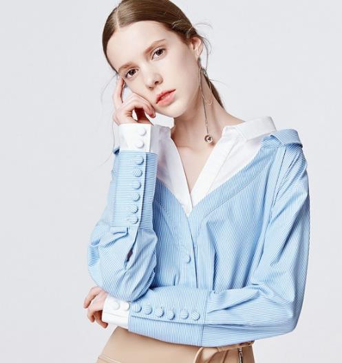 包臀裙搭配蕾丝长袖雪纺衫：彰显女性知性与优雅