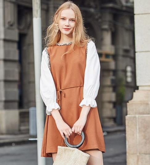 小个子女生穿印花棉麻连衣裙搭配图：显高显瘦推荐