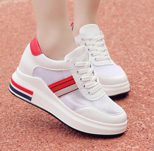 镂空内增高休闲鞋的时髦穿搭:轻松打造大长腿(图) 镂空内增高休闲鞋的时髦穿搭:轻松打造大长腿(图)