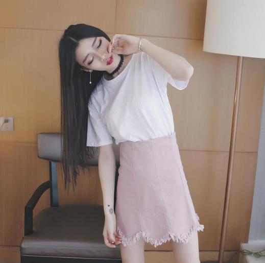 a字牛仔短裙的多种搭配：时尚百搭牛仔短裙推荐（图）