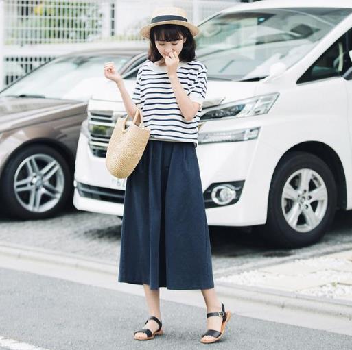 a字牛仔短裙的多种搭配：时尚百搭牛仔短裙推荐（图）