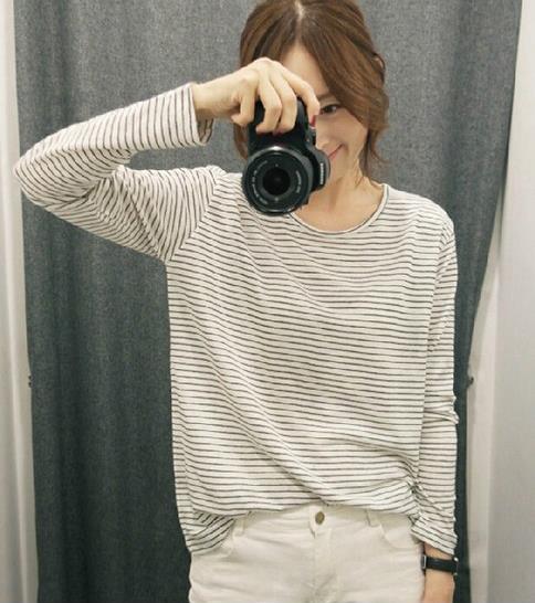 印花圆领长袖T恤怎么搭配才时髦：彰显青春活力（图）