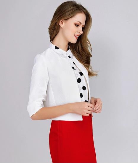 印花休闲牛仔外套的6种搭配:让早秋时尚感爆棚(图) 印花休闲牛仔外套的6种搭配:让早秋时尚感爆棚(图)