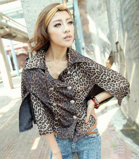 秋款娃娃领短款斗篷怎么搭配:彰显时尚浪漫甜美风 秋款娃娃领短款斗篷怎么搭配:彰显时尚浪漫甜美风