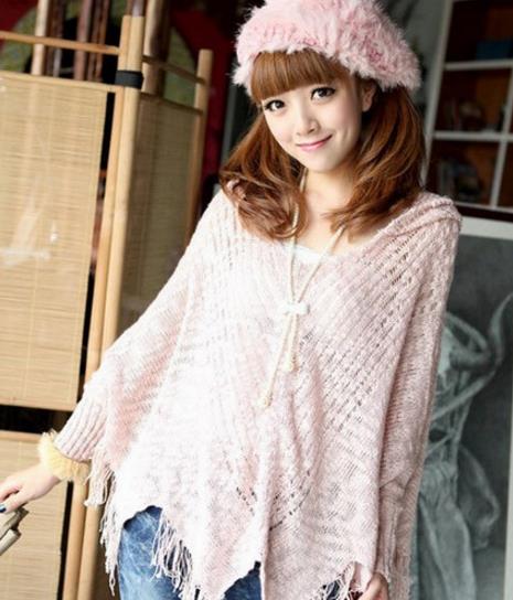 秋款娃娃领短款斗篷怎么搭配：彰显时尚浪漫甜美风