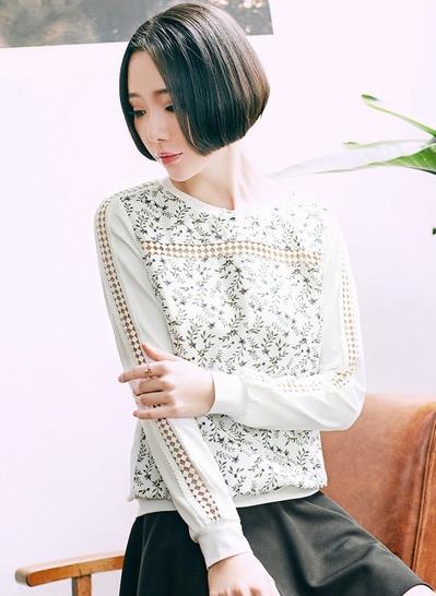 镂空碎花修身卫衣怎么搭配裤子：休闲百搭随意范