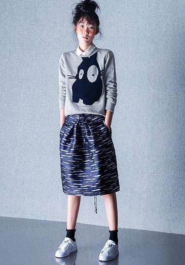 怎样搭配宽松圆领印花卫衣:5款卫衣打造简约休闲范 怎样搭配宽松圆领印花卫衣:5款卫衣打造简约休闲范