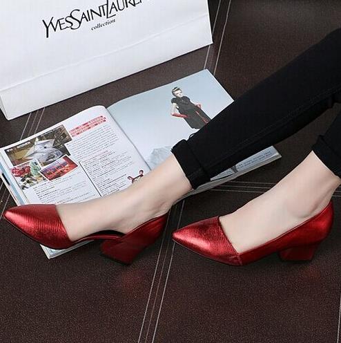 秋款尖头绑带渔夫鞋的时髦穿搭：演绎率性纯真少女心