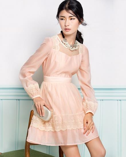 圆领泡泡袖连衣裙搭配高跟单鞋：这个秋天你穿对了吗