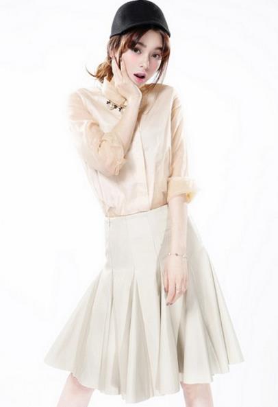 2017早秋最时髦的搭配：时尚高腰百褶皮短裙推荐（图)