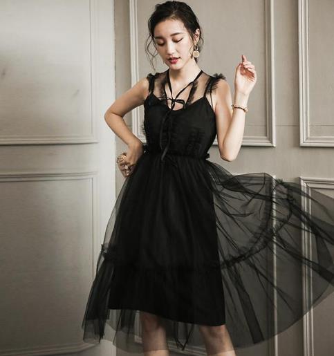 怎么搭配吊带网纱百褶裙：5款百褶裙性感女人味（图）