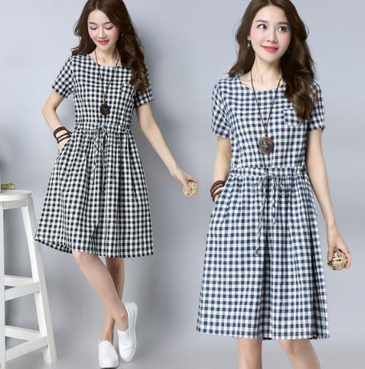 黑白格子露肩连衣裙搭配:洋气减龄小女人味十足(图) 黑白格子露肩连衣裙搭配:洋气减龄小女人味十足(图)