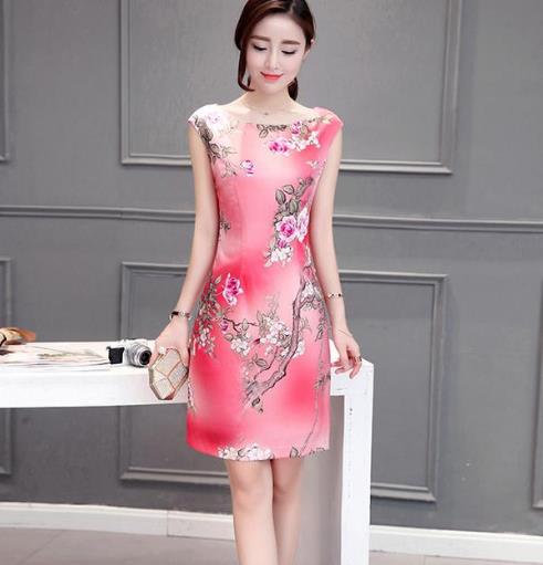 黑白格子露肩连衣裙搭配:洋气减龄小女人味十足(图) 黑白格子露肩连衣裙搭配:洋气减龄小女人味十足(图)