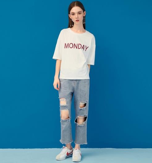 小白鞋怎么搭配九分小脚裤好看：简约不失俏皮（图）