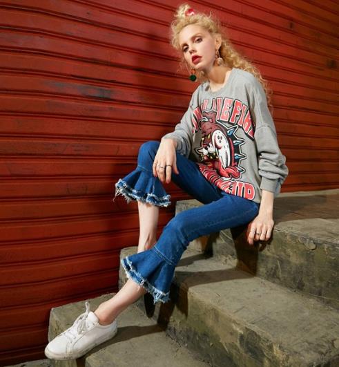 小白鞋怎么搭配九分小脚裤好看：简约不失俏皮（图）