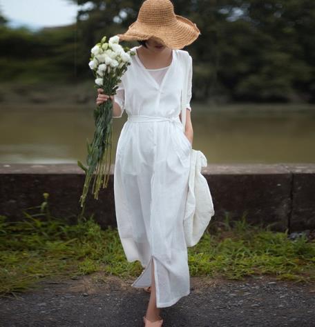 吊带连衣裙的多种搭配:5款连衣裙彰显清新典雅女神范 吊带连衣裙的多种搭配:5款连衣裙彰显清新典雅女神范