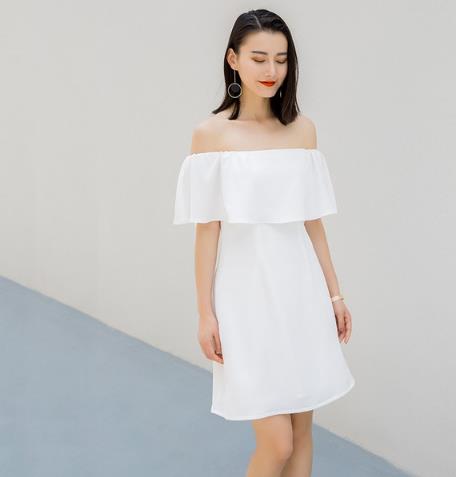 吊带连衣裙的多种搭配:5款连衣裙彰显清新典雅女神范 吊带连衣裙的多种搭配:5款连衣裙彰显清新典雅女神范