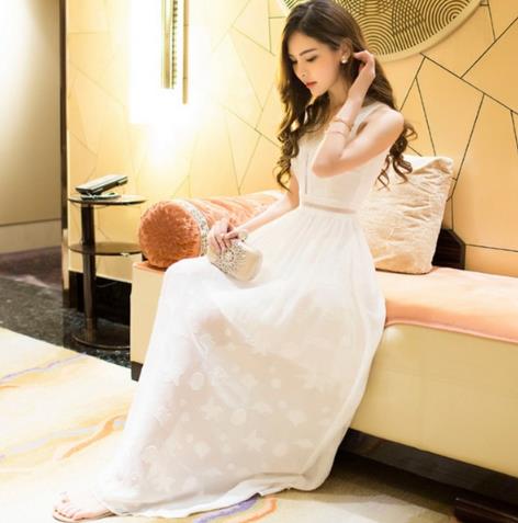 吊带连衣裙的多种搭配：5款连衣裙彰显清新典雅女神范