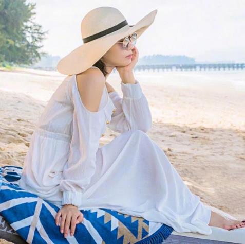 吊带连衣裙的多种搭配：5款连衣裙彰显清新典雅女神范