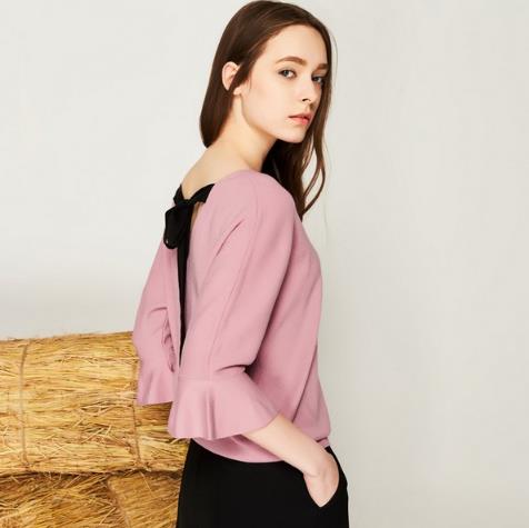 小脚裤搭配灯笼袖纯色夹克衫：凸显青春无敌美少女