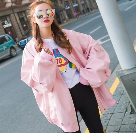 小脚裤搭配灯笼袖纯色夹克衫：凸显青春无敌美少女