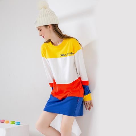 露肩撞色针织衫怎么搭配：显瘦百搭针织衫推荐（图）