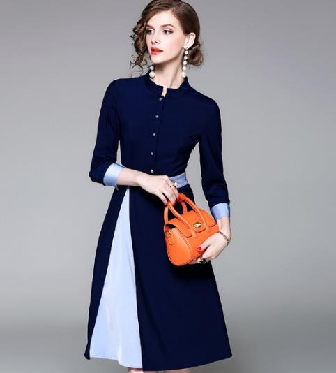 中长款收腰连衣裙搭配手提包：彰显女性优雅气质