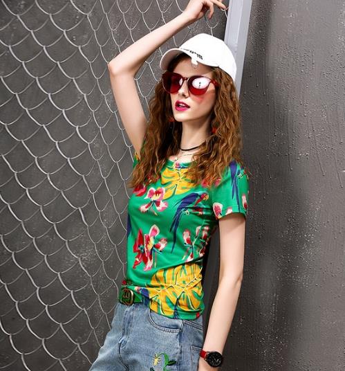 木耳边宽松T恤的多种搭配:T恤演绎文艺的味道(图) 木耳边宽松T恤的多种搭配:T恤演绎文艺的味道(图)