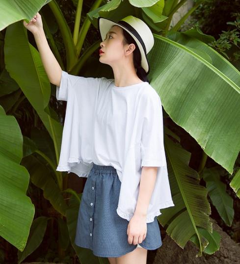 木耳边宽松T恤的多种搭配：T恤演绎文艺的味道（图)