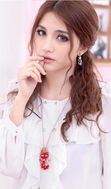 水晶蕾丝长项链怎么搭配：5款蕾丝项链演绎田园风