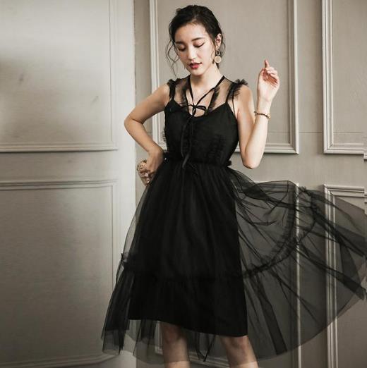 只有这五款露肩连衣裙才能将女人味表露无遗(图) 只有这五款露肩连衣裙才能将女人味表露无遗(图)