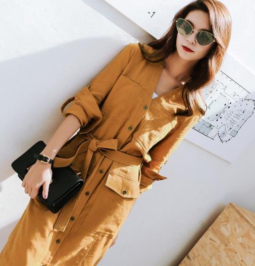 镂空长袖丝绒上衣怎么搭配裤子：让秋日华丽贵气加倍