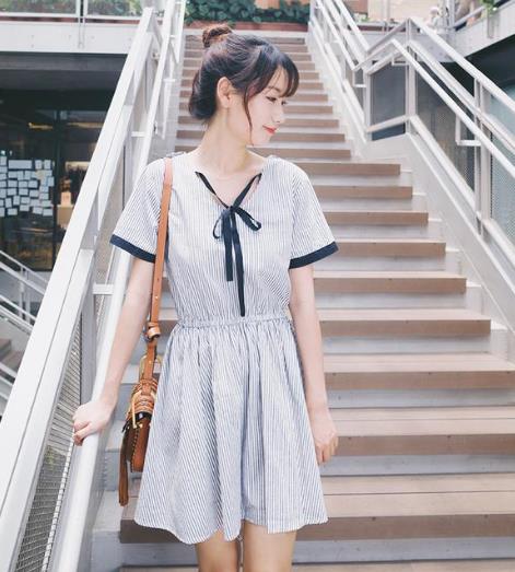 刺绣系带衬衫裙的多种搭配：个性时尚衬衫裙推荐（图）