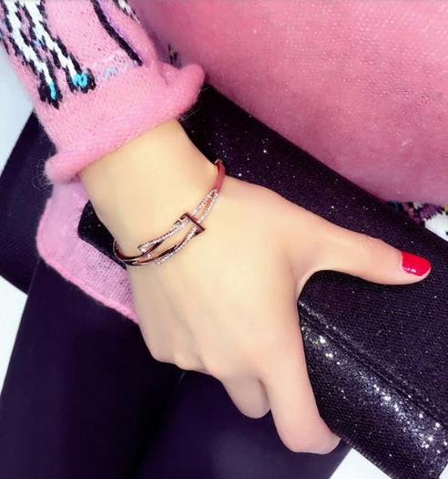 2017最流行时尚简约手镯手链：时尚唯美手链推荐