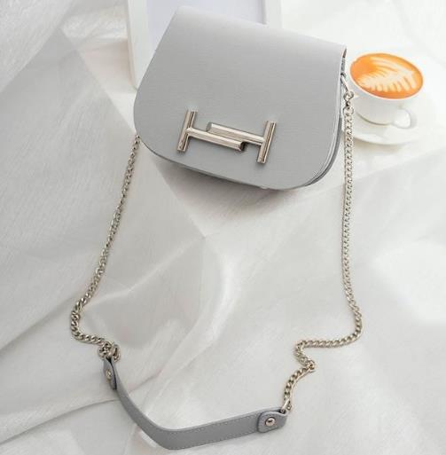 2017最流行的5款百搭斜挎包：大方简约斜挎包推荐